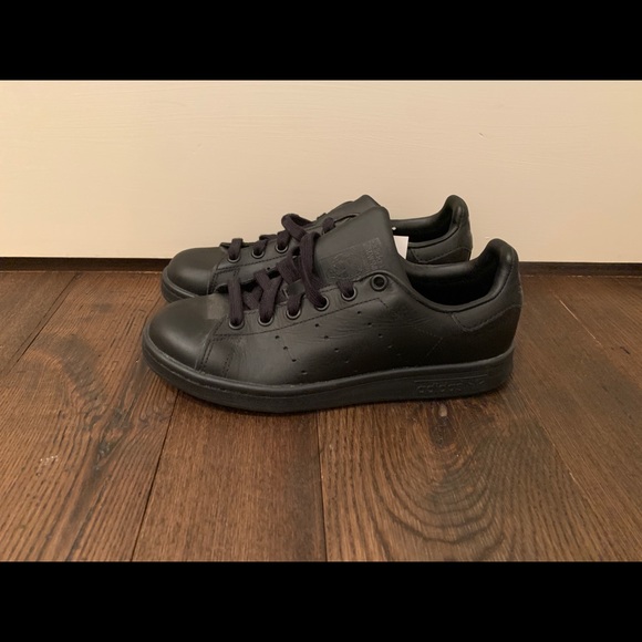 Black Adidas Stan Smiths - Picture 4 of 9